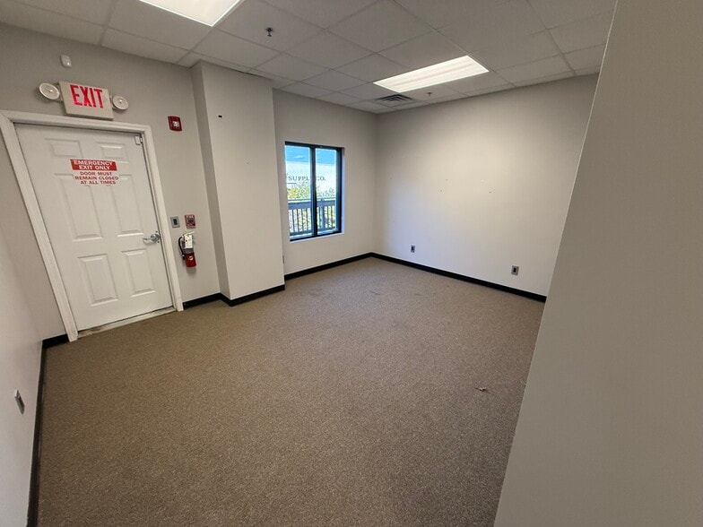 More Photos Of 319 Garlington Rd, Greenville Light Distribution For Lease