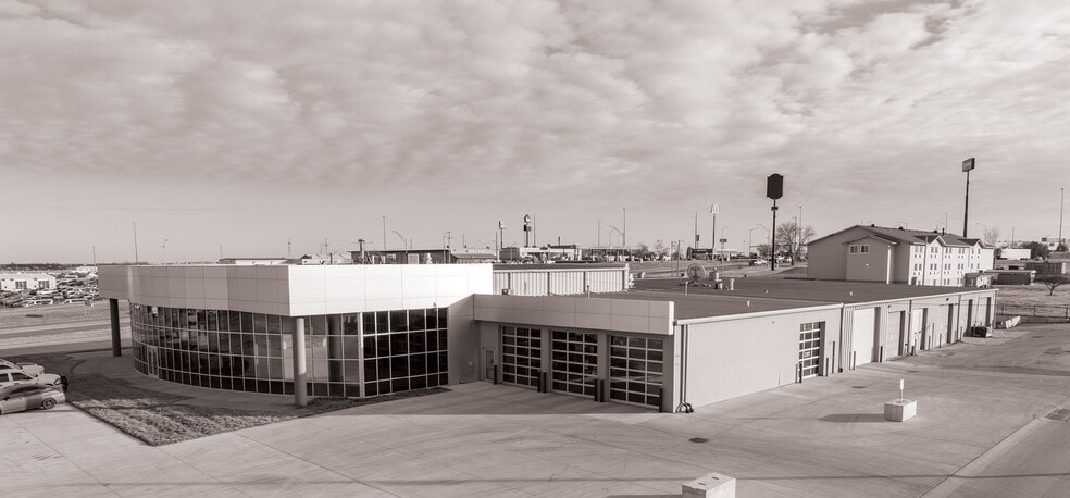 More Photos Of 9203 S 145th St, Omaha Auto Dealership For Lease