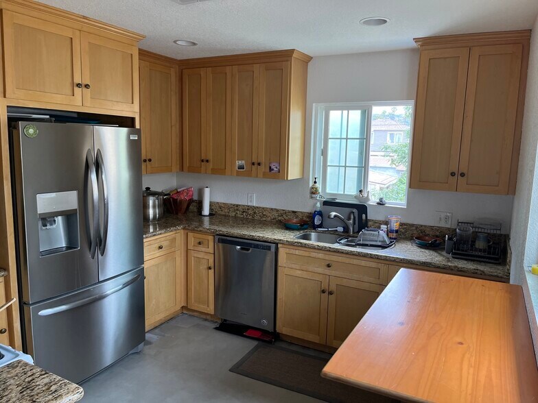 More Photos Of 5237 Lexington Ave, Los Angeles Apartments For Sale