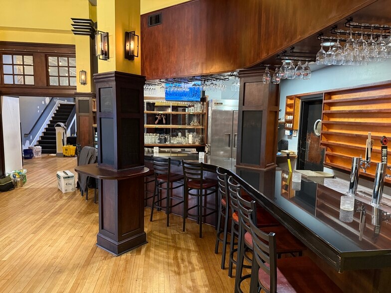 More Photos Of 236-238 S Elm St, Greensboro Apartments For Lease