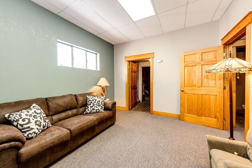 More Photos Of 228 Comanche St, Kiowa Office For Sale