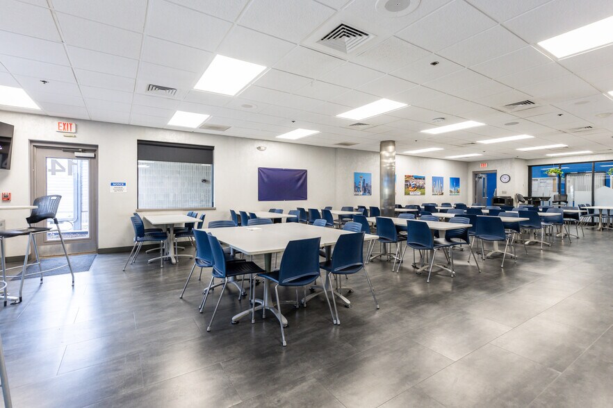 More Photos Of 212 W Newberry Rd, Bloomfield Manufacturing For Sale