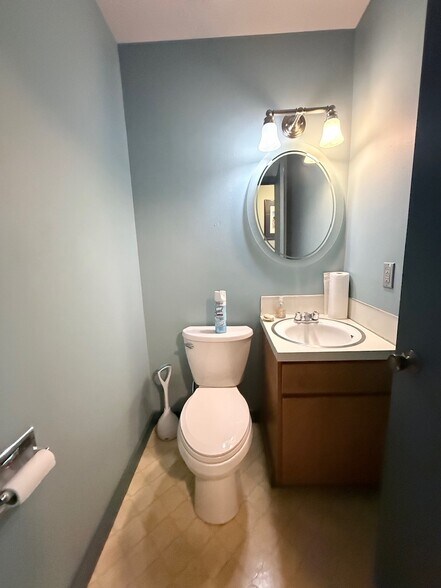 More Photos Of 3501-3511 SE Milwaukie Ave, Portland Office For Sale