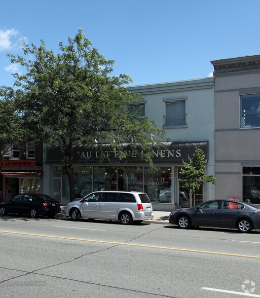 More Photos Of 2049 Yonge St, Toronto General Retail For Lease