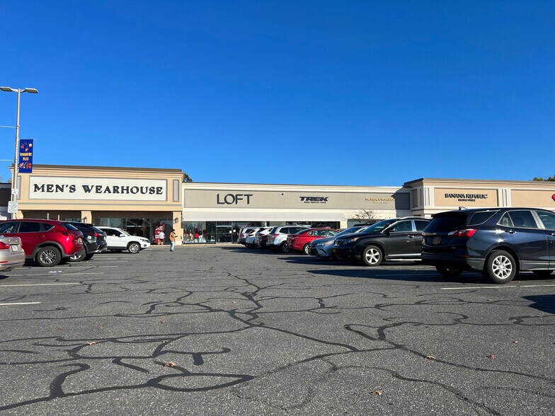 More Photos Of 401-419 S Oyster Bay Rd, Plainview Unknown For Lease