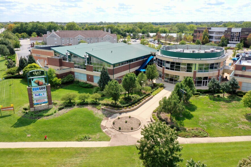 More Photos Of 215-295 Parkway Dr, Lincolnshire Unknown For Lease