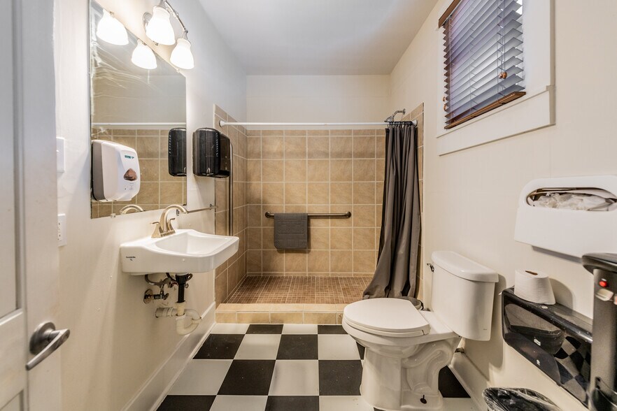 More Photos Of 214 E Ashby Pl, San Antonio Office For Lease