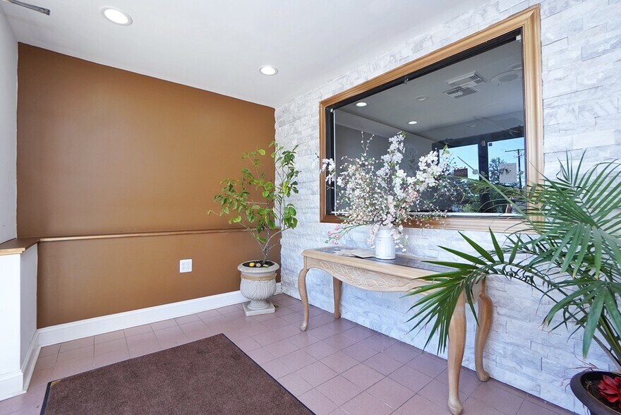 More Photos Of 306 Gatzmer Ave, Jamesburg Restaurant For Lease