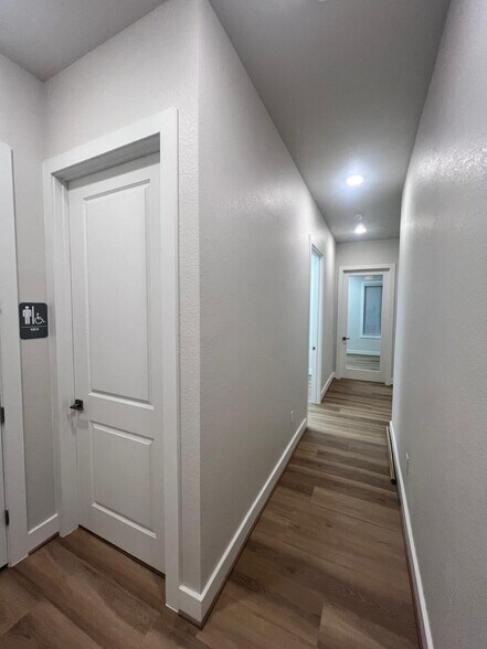 More Photos Of 16702 House Hahl Rd, Cypress Medical For Lease