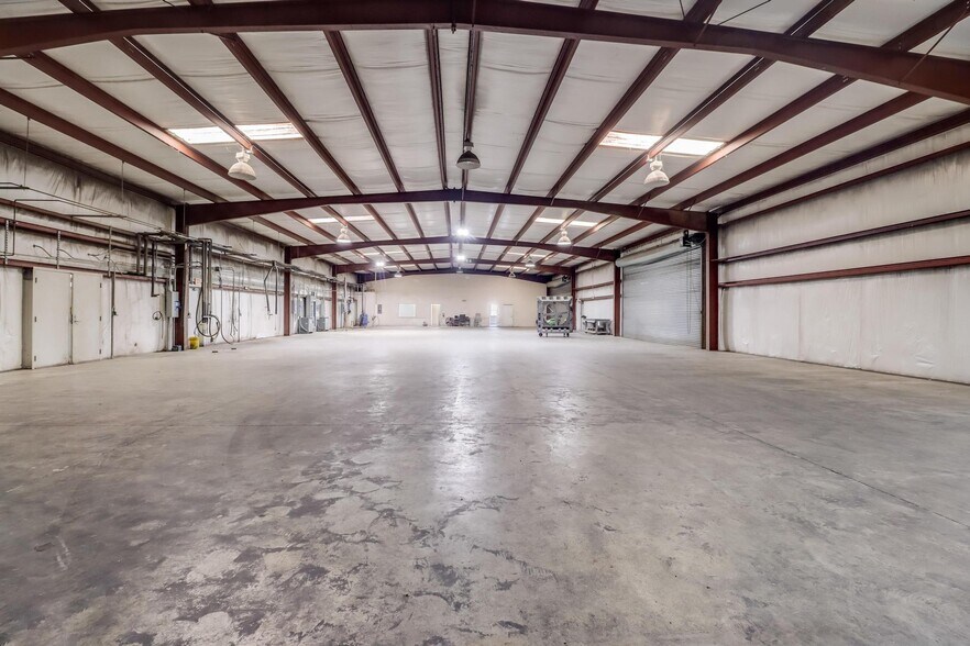 More Photos Of 21051 Coastal Pky, Gulfport Industrial For Sale