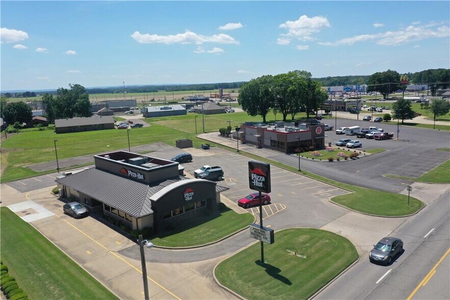 More Photos Of 511 Union St, Dardanelle General Retail For Sale