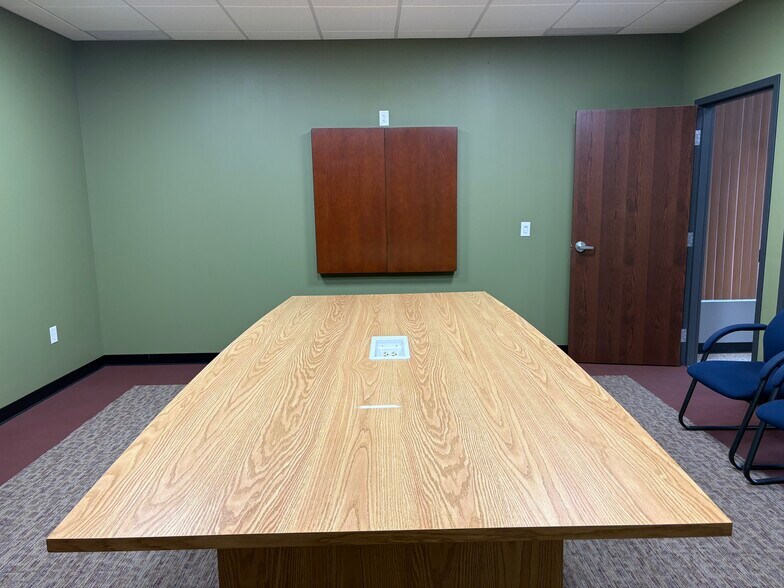 More Photos Of 1-7 S Mount Vernon Ave, Uniontown Office For Sale