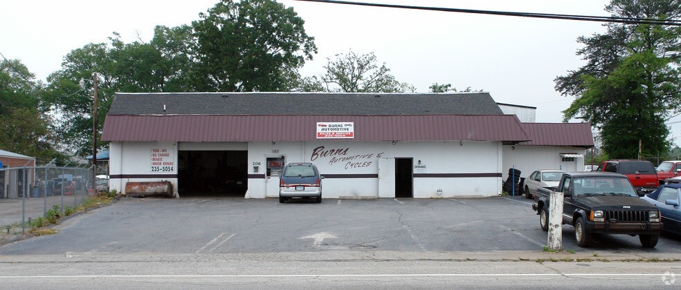 Primary Photo Of 206 Furman Hall Rd, Greenville Auto Repair For Sale