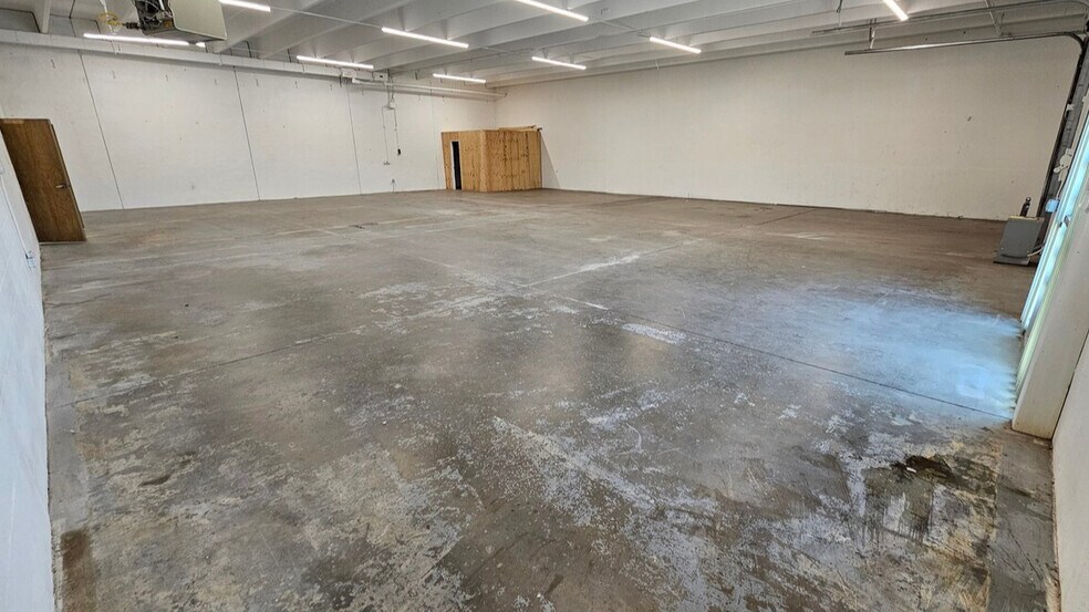 More Photos Of 5200-5280 Broadway, Denver Warehouse For Lease