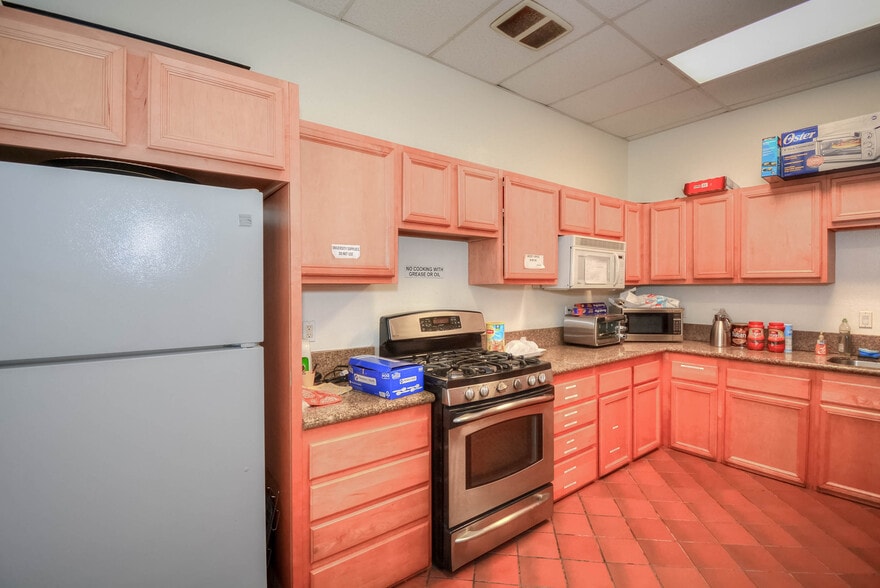 More Photos Of 570 S State College Blvd, Fullerton Warehouse For Sale