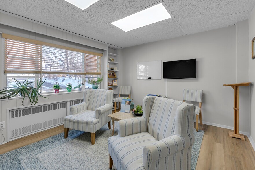 More Photos Of 100 E Carver St, Huntington Loft Creative Space For Lease