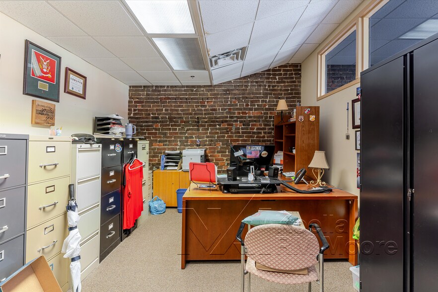 More Photos Of 17 Market Sq, Knoxville Storefront Retail Office For Sale