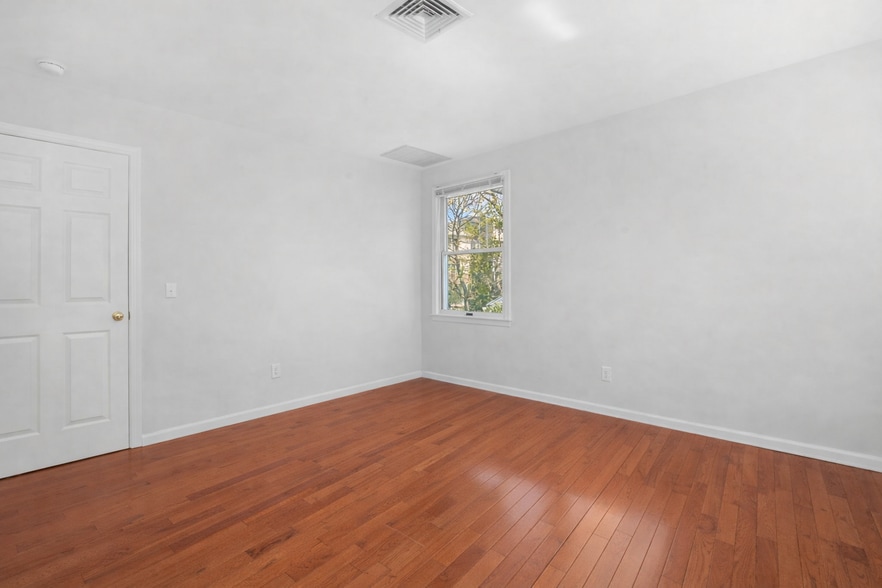 More Photos Of 21 Division St, Greenwich Multifamily For Sale