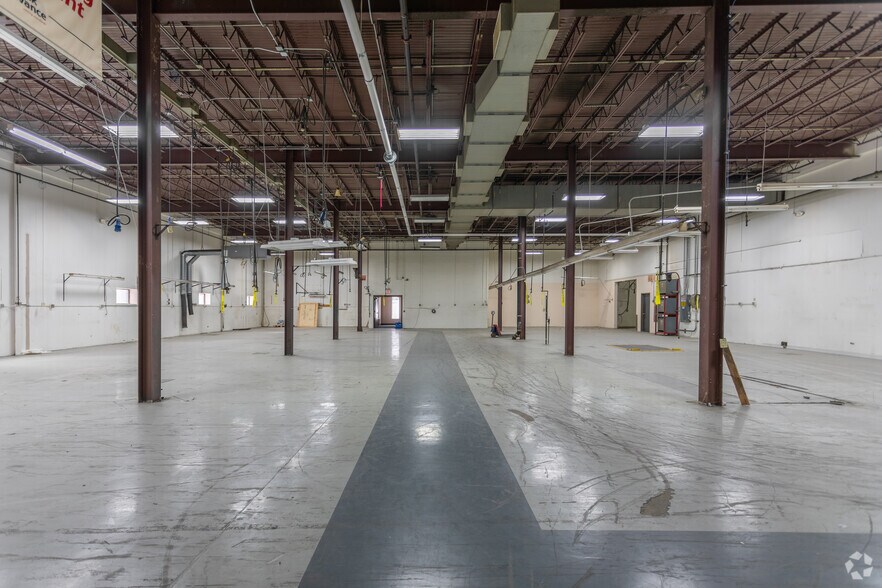 More Photos Of 14600 21st Ave N, Plymouth Warehouse For Lease
