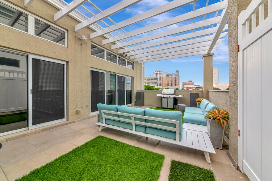 More Photos Of 1345 2nd St, Sarasota Office Residential For Sale