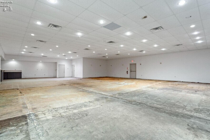 More Photos Of 46400 Telegraph Rd, Amherst Freestanding For Sale