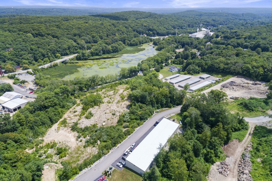 More Photos Of 412 Maple Ave, Uncasville Service For Lease