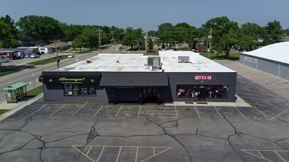 More Photos Of 1944 Center Ave, Janesville Storefront For Sale