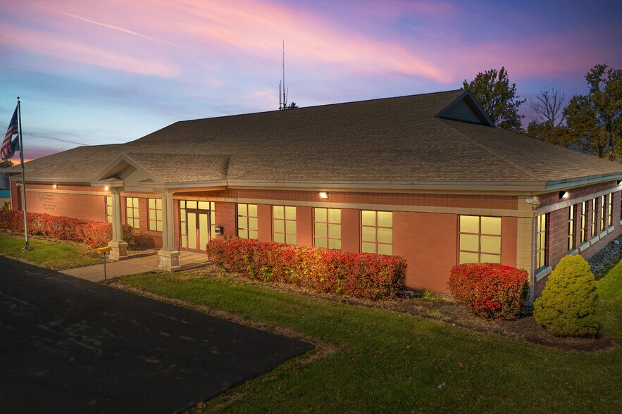 More Photos Of 19 E Schuyler St, Oswego Specialty For Sale
