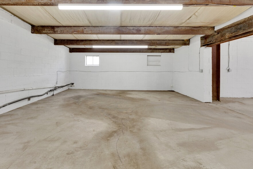 More Photos Of 65 Atlas Rd, Uniontown Manufacturing For Sale