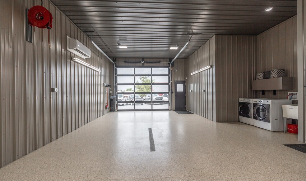 More Photos Of 1008 E Main St, Linn Auto Dealership For Sale