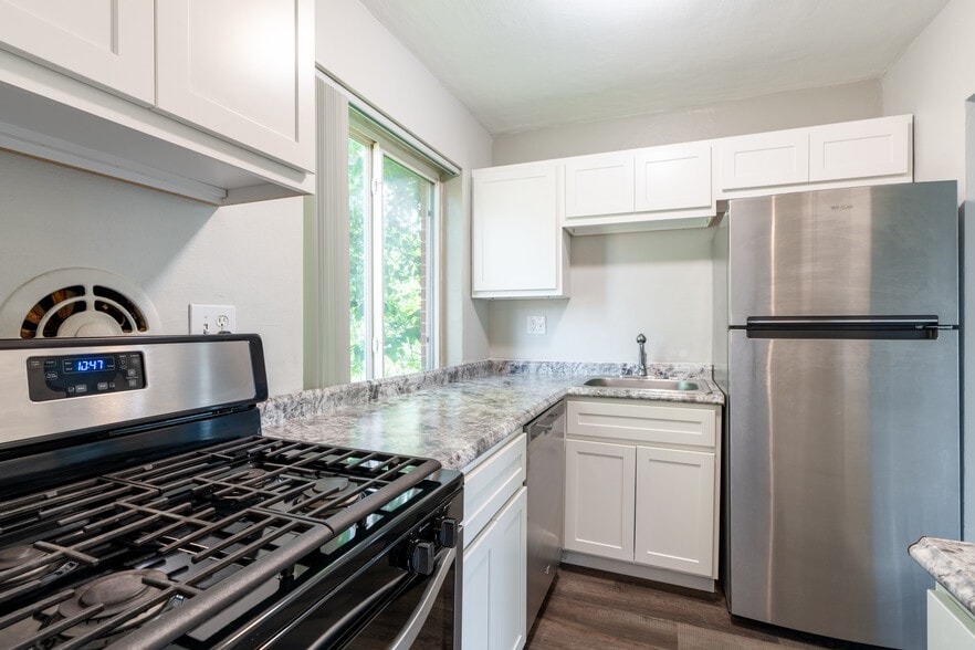 More Photos Of 1100 Indian Circle Dr, Olivette Apartments For Sale