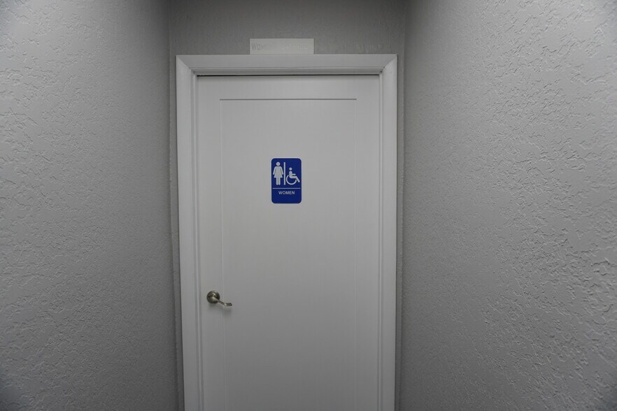 More Photos Of 2520-2650 N University Dr, Sunrise Unknown For Lease