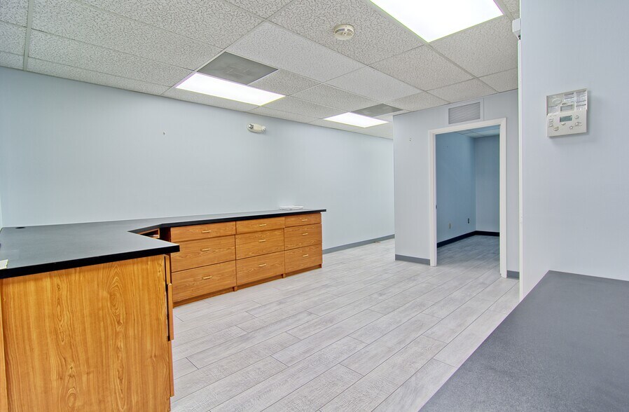 More Photos Of 7960-7990 Old Georgetown Rd, Bethesda Medical For Sale