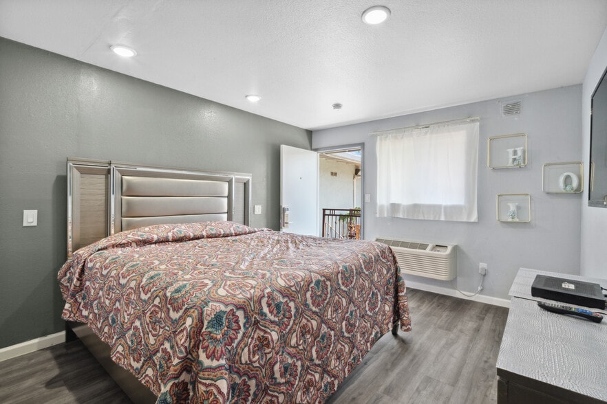 More Photos Of 839 Isabella St, Oakland Hotel For Sale