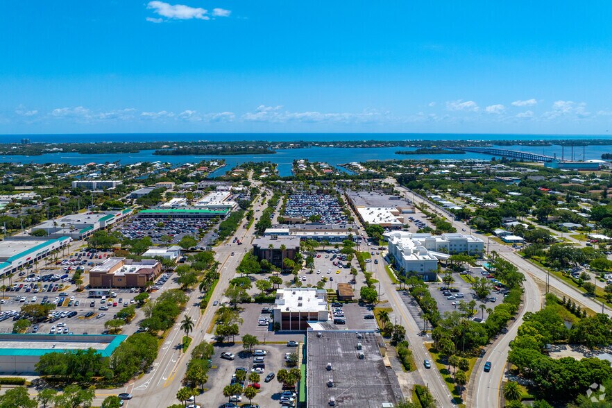 More Photos Of 601 21st St, Vero Beach Coworking Space