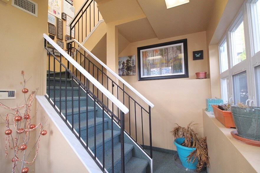 More Photos Of 15 1st St, Staten Island Office For Sale