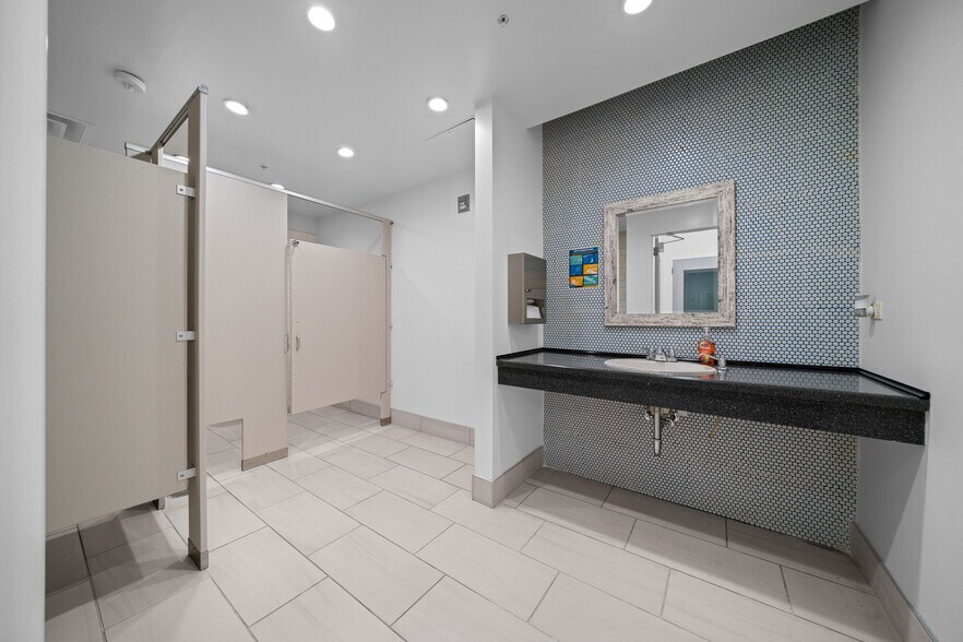 More Photos Of 1930 SW 38th Ave, Ocala Office For Lease