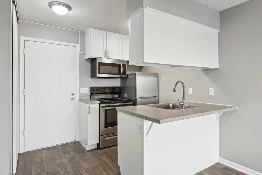 More Photos Of 3908 Cedar Grove Pky, Eagan Apartments For Sale