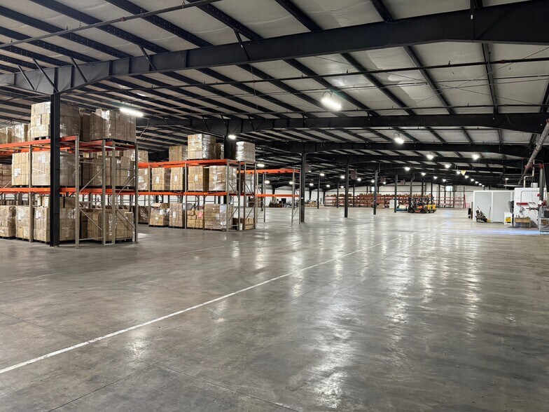 More Photos Of 1090 Shamrock Ave, Landrum Distribution For Lease