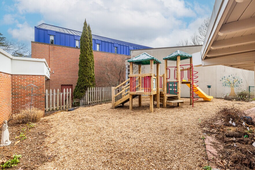 More Photos Of 1790 Lavista Rd NE, Atlanta Specialty For Lease