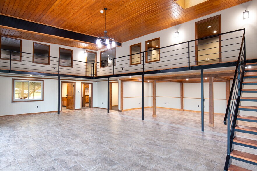More Photos Of 12007 NE 23rd St, Choctaw Warehouse For Sale