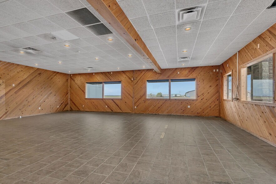 More Photos Of 14860 165th Ave, Becker Restaurant For Sale