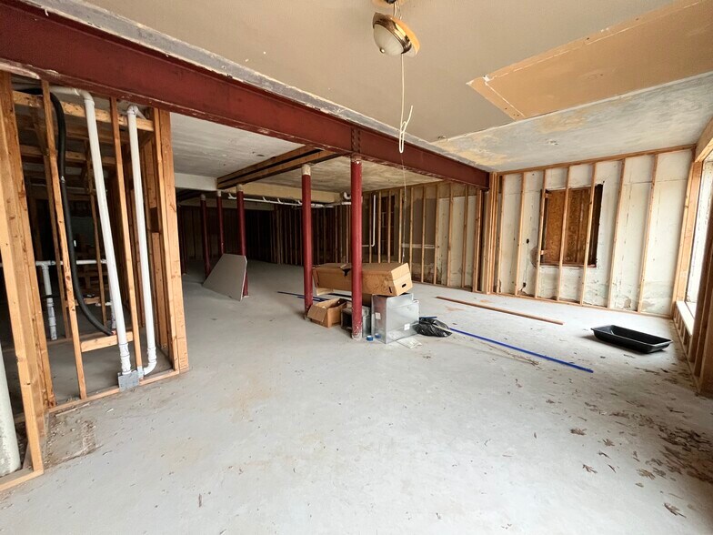 More Photos Of 311 S Locust St, Denton Freestanding For Lease