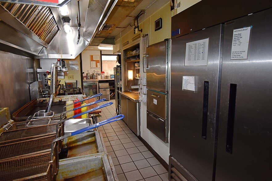 More Photos Of 911 South St, Jesup Restaurant For Sale
