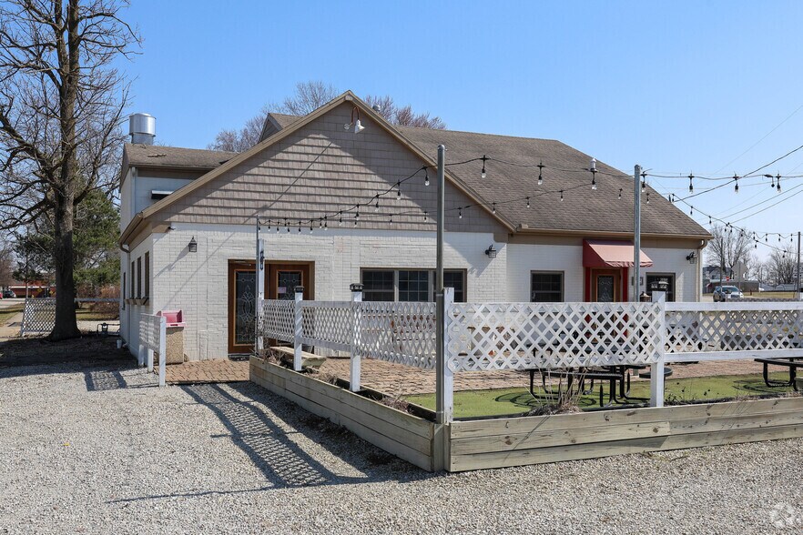 Primary Photo Of 202 E Seminary St, Liberty Restaurant For Sale