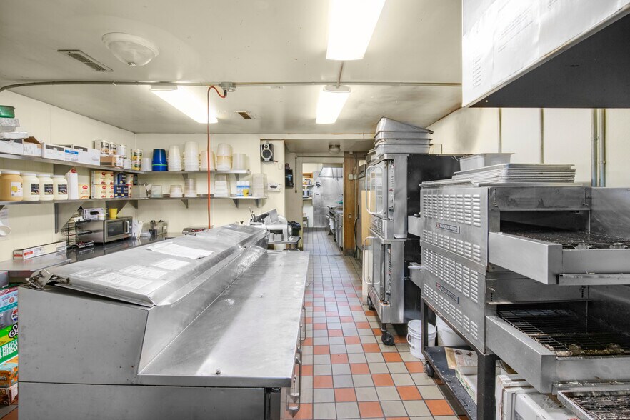 More Photos Of 14351 NE 78th St, Foley Restaurant For Sale
