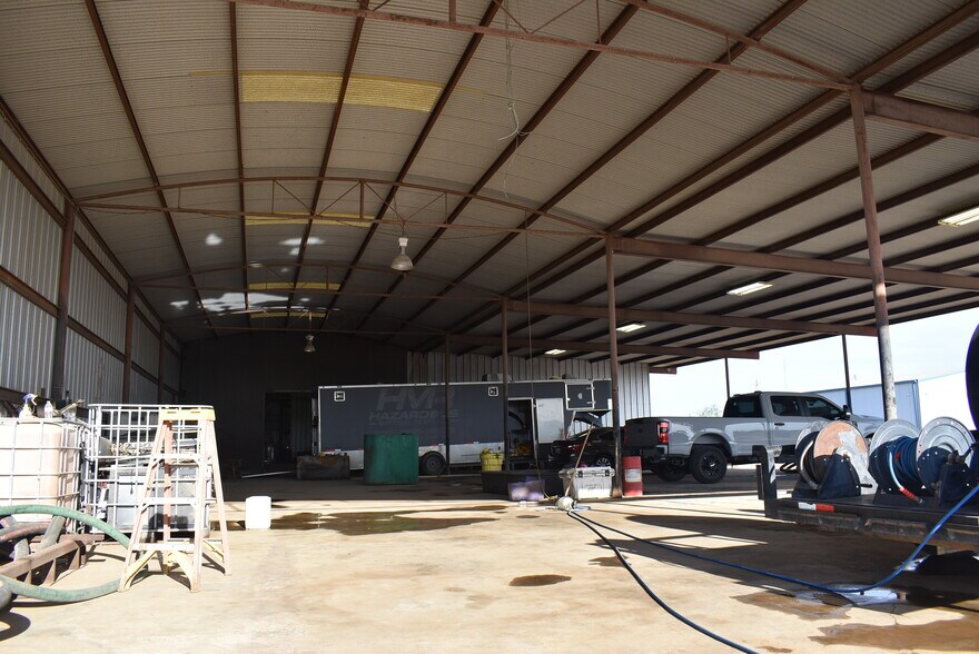 More Photos Of 204 Pr Cardinal Ln, Jourdanton Warehouse For Lease