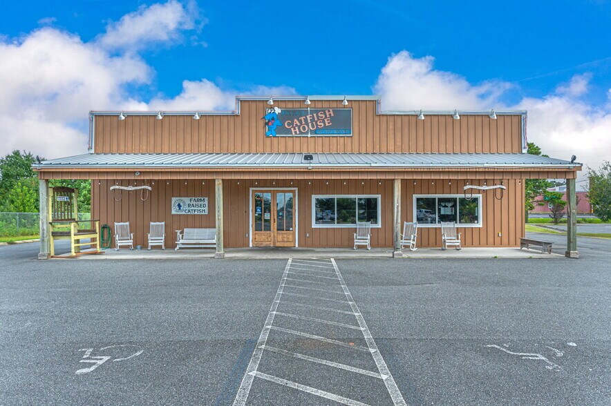 More Photos Of 1296 N Ferdon Blvd, Crestview Restaurant For Sale