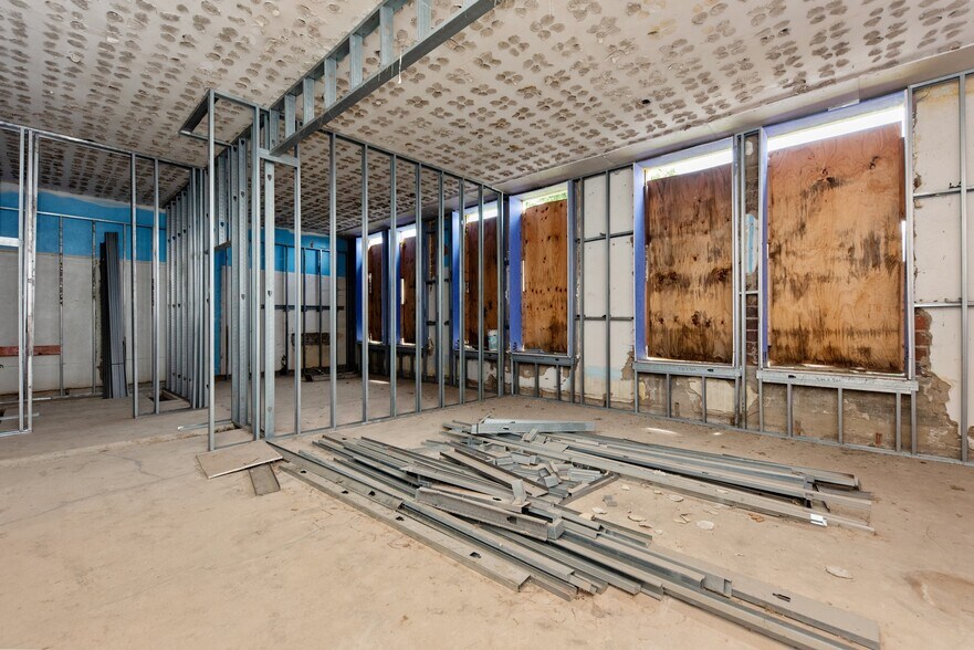 More Photos Of 200 S Green St, Georgetown Loft Creative Space For Sale