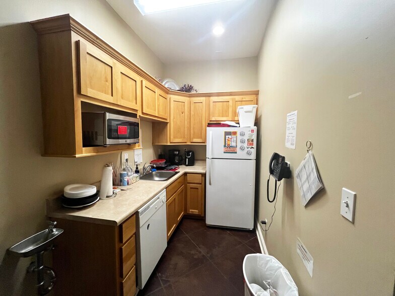 More Photos Of 1710 E Pass Rd, Gulfport Office For Sale